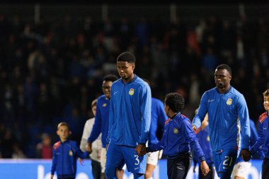 Julian Jose Martinez ve Sabit Abdulai, Liga Portekiz maçı sırasında FC Alverca ve FC Porto (Maciej Rogowski / Ball Raw Images) takımları arasında görüldü.)