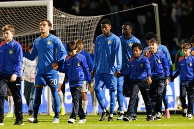Figueiredo, Julian Jose Martinez ve Sabit Abdulai, Liga Portekiz maçı sırasında FC Alverca ve FC Porto (Maciej Rogowski / Ball Raw Images) takımları arasında görüldü.)