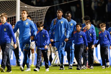 Figueiredo, Julian Jose Martinez ve Sabit Abdulai, Liga Portekiz maçı sırasında FC Alverca ve FC Porto (Maciej Rogowski / Ball Raw Images) takımları arasında görüldü.)