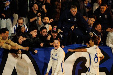 Bora Sainz ve Rodrigo Mora, Liga Portekiz maçında FC Alverca ve FC Porto (Maciej Rogowski / Ball Raw Images) takımları arasında gol üstüne gol atarken görüldü.)