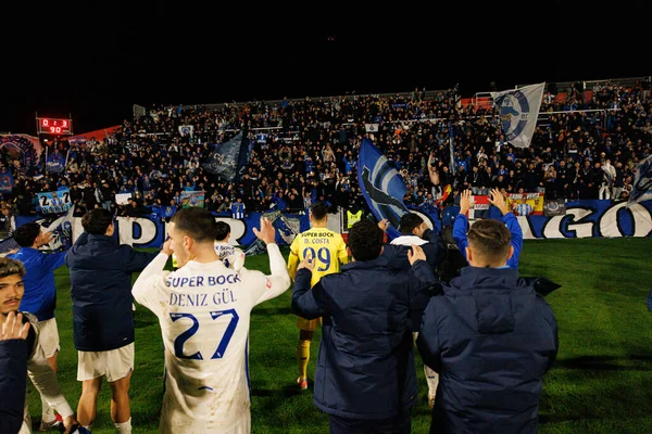 FC Porto oyuncuları Liga Portekiz maçında FC Alverca ve FC Porto takımları arasında kutlama yaparken görüldü (Maciej Rogowski / Ball Raw Images)
