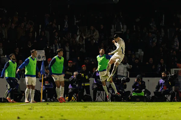 Borja Sainz, FC Alverca ve FC Porto (Maciej Rogowski / Ball Raw Images) takımları arasında oynanan Liga Portekiz maçında gol attıktan sonra kutlama yaparken görüldü.)