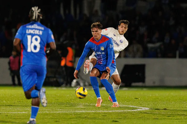 Marko Milovanoviç Marezi ve Jakub Kiwior, Liga Portekiz maçında FC Alverca ve FC Porto (Maciej Rogowski / Ball Raw Images) takımları arasında görüldü.)