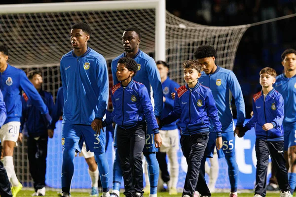 Julian Jose Martinez, Sabit Abdulai ve Francisco Chissumba Liga Portekiz maçı sırasında FC Alverca ve FC Porto (Maciej Rogowski / Ball Raw Images) takımları arasında görüldü.)