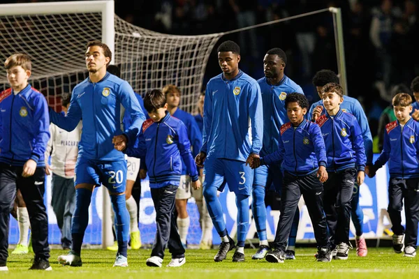 Figueiredo, Julian Jose Martinez ve Sabit Abdulai, Liga Portekiz maçı sırasında FC Alverca ve FC Porto (Maciej Rogowski / Ball Raw Images) takımları arasında görüldü.)