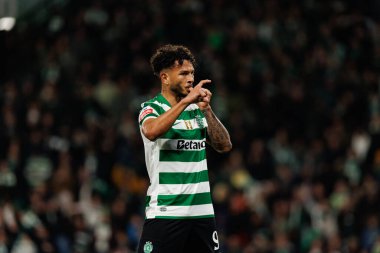 Sporcu Oyuncuları, Liga Portekiz maçında Luis Suarez 'in Estadio Jose Alvalade' deki (Maciej Rogowski / Ball Raw Images) Sporting CP ve Rio Ave FC takımları arasındaki gol üstüne gol atmasını kutlarken görüldü.)