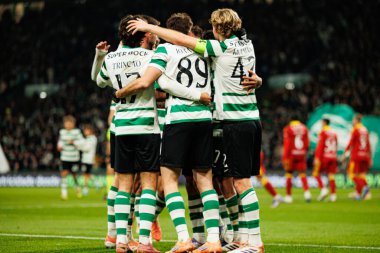 Sporcu Oyuncuları, Liga Portekiz maçında Luis Suarez 'in Estadio Jose Alvalade' deki (Maciej Rogowski / Ball Raw Images) Sporting CP ve Rio Ave FC takımları arasındaki gol üstüne gol atmasını kutlarken görüldü.)