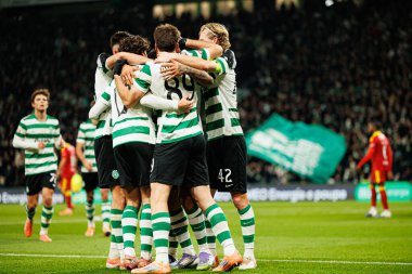 Sporcu Oyuncuları, Liga Portekiz maçında Luis Suarez 'in Estadio Jose Alvalade' deki (Maciej Rogowski / Ball Raw Images) Sporting CP ve Rio Ave FC takımları arasındaki gol üstüne gol atmasını kutlarken görüldü.)