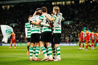Sporcu Oyuncuları, Liga Portekiz maçında Luis Suarez 'in Estadio Jose Alvalade' deki (Maciej Rogowski / Ball Raw Images) Sporting CP ve Rio Ave FC takımları arasındaki gol üstüne gol atmasını kutlarken görüldü.)