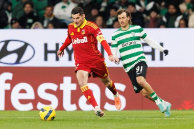 Marios Vrousai ve Ricardo Mangas Liga Portekiz maçı sırasında Estadio Jose Alvalade 'de (Maciej Rogowski / Ball Raw Images) Sporting CP ve Rio Ave FC takımları arasında görüldü.)