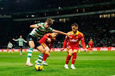 Nikolaos Athanasiou, Giorgos Vagiannidis ve Georgios Liavas, Liga Portekiz maçı sırasında Estadio Jose Alvalade 'deki Sporting CP ve Rio Ave FC takımları arasında görüldü (Maciej Rogowski / Ball Raw)