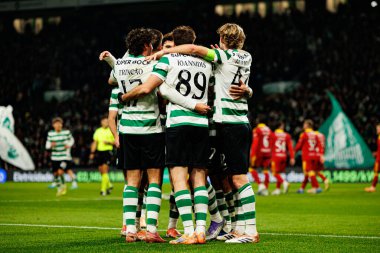 Sporcu Oyuncuları, Liga Portekiz maçında Luis Suarez 'in Estadio Jose Alvalade' deki (Maciej Rogowski / Ball Raw Images) Sporting CP ve Rio Ave FC takımları arasındaki gol üstüne gol atmasını kutlarken görüldü.)