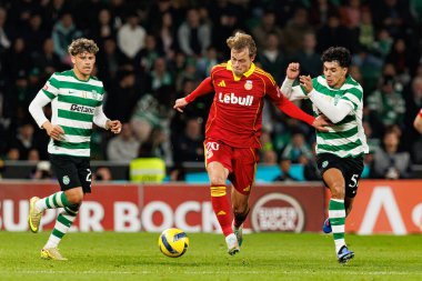 Maximiliano Araujo, Joao Tome ve Joao Simoes Liga Portekiz maçı sırasında Estadio Jose Alvalade 'de (Maciej Rogowski / Ball Raw Images) Sporting CP ve Rio Ave FC takımları arasında görüldü.)