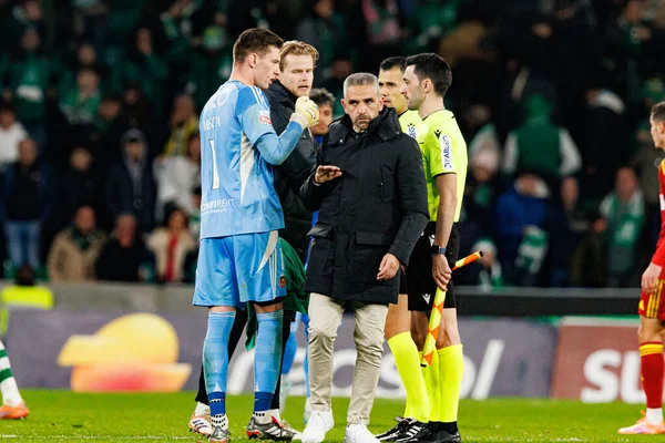 Liga Portekiz maçı sırasında Estadio Jose Alvalade 'de (Maciej Rogowski / Ball Raw Images) Sporting CP ve Rio Ave FC takımları arasında Cezary Miszta ve Rui Borges görüldü)