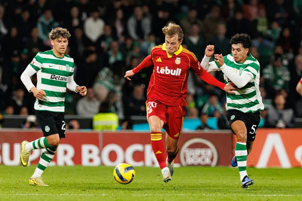 Maximiliano Araujo, Joao Tome ve Joao Simoes Liga Portekiz maçı sırasında Estadio Jose Alvalade 'de (Maciej Rogowski / Ball Raw Images) Sporting CP ve Rio Ave FC takımları arasında görüldü.)