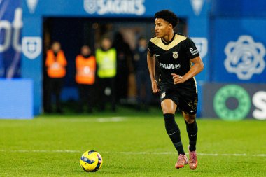 Francisco Chissumba Liga Portekiz maçı sırasında Estoril Praia ve FC Alverca takımları arasında Estadio Antonio Coimbra da Mota 'da (Maciej Rogowski / Ball Raw Images)