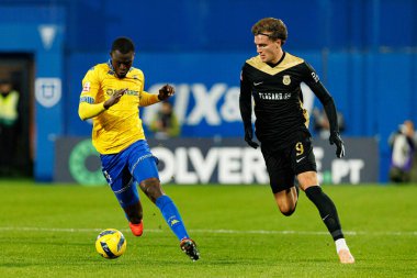 Kevin Boma ve Marko Milovanoviç Marezi, Liga Portekiz maçı sırasında Estoril Praia ve FC Alverca takımları arasında Estadio Antonio Coimbra da Mota (Maciej Rogowski / Ball Raw Images)