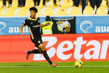 Francisco Chissumba Liga Portekiz maçı sırasında Estoril Praia ve FC Alverca takımları arasında Estadio Antonio Coimbra da Mota 'da (Maciej Rogowski / Ball Raw Images)