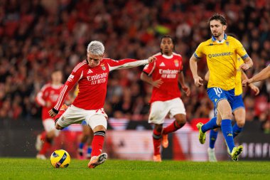 Gianluca Prestianni ve Jordan Holsgrove, Liga Portekiz maçı sırasında SL Benfica ve GD Estoril Praia (Maciej Rogowski / Ball Raw Images) arasında görüldü.)