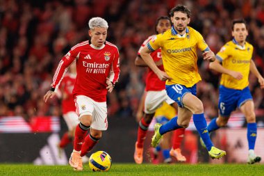Gianluca Prestianni ve Jordan Holsgrove, Liga Portekiz maçı sırasında SL Benfica ve GD Estoril Praia (Maciej Rogowski / Ball Raw Images) arasında görüldü.)