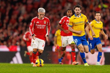 Gianluca Prestianni ve Jordan Holsgrove, Liga Portekiz maçı sırasında SL Benfica ve GD Estoril Praia (Maciej Rogowski / Ball Raw Images) arasında görüldü.)