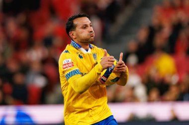 Joao Carvalho, Liga Portekiz maçında SL Benfica ve GD Estoril Praia (Maciej Rogowski / Ball Raw Images) arasında attığı golü kutlarken görüldü.)