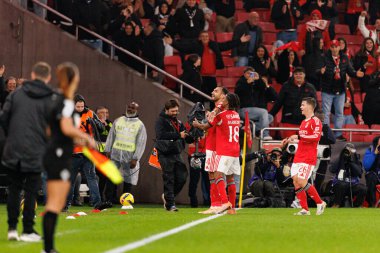 Vangelis Pavlidis, Leandro Barreiro ve Samuel Dahl, Liga Portekiz maçında SL Benfica ve GD Estoril Praia (Maciej Rogowski / Ball Raw Images) arasında gol attıktan sonra kutlama yaparken görüldü.)