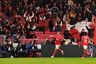 Vangelis Pavlidis, SL Benfica ve GD Estoril Praia (Maciej Rogowski / Ball Raw Images) arasında oynanan Liga Portekiz maçında gol attıktan sonra kutlama yaparken görülüyor.)