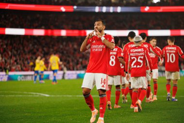 Vangelis Pavlidis, SL Benfica ve GD Estoril Praia (Maciej Rogowski / Ball Raw Images) arasında oynanan Liga Portekiz maçında gol attıktan sonra kutlama yaparken görülüyor.)