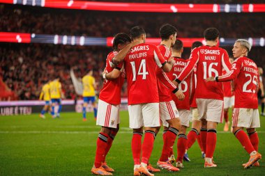 Benfica 'nın oyuncuları, Liga Portekiz maçında SL Benfica ile GD Estoril Praia (Maciej Rogowski / Ball Raw Images) arasında oynanan maçta Vangelis Pavlidis' ten gol üstüne gol atarken görüldü.)