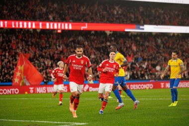 Vangelis Pavlidis, SL Benfica ve GD Estoril Praia (Maciej Rogowski / Ball Raw Images) arasında oynanan Liga Portekiz maçında gol attıktan sonra kutlama yaparken görülüyor.)