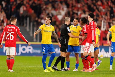 SL Benfica ve GD Estoril Praia (Maciej Rogowski / Ball Raw Images) arasında oynanan Liga Portekiz maçında her iki takımın oyuncuları)