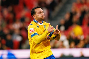 Joao Carvalho, Liga Portekiz maçında SL Benfica ve GD Estoril Praia (Maciej Rogowski / Ball Raw Images) arasında attığı golü kutlarken görüldü.)