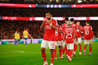 Vangelis Pavlidis, SL Benfica ve GD Estoril Praia (Maciej Rogowski / Ball Raw Images) arasında oynanan Liga Portekiz maçında gol attıktan sonra kutlama yaparken görülüyor.)