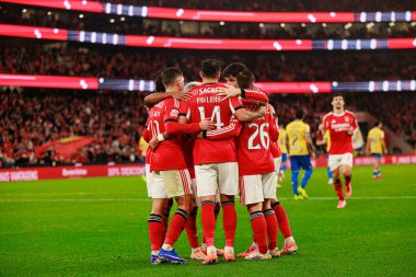 Benfica 'nın oyuncuları, Liga Portekiz maçında SL Benfica ile GD Estoril Praia (Maciej Rogowski / Ball Raw Images) arasında oynanan maçta Vangelis Pavlidis' ten gol üstüne gol atarken görüldü.)