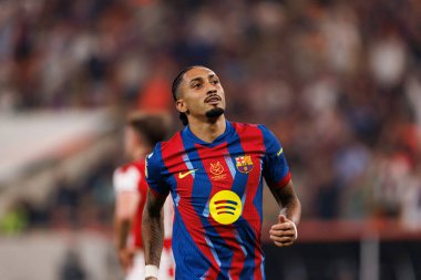 Raphinha, FC Barcelona ile Athletic Club (Maciej Rogowski / Ball Raw Images) arasında oynanan yarı final maçında attığı golü kutlarken görülüyor.)