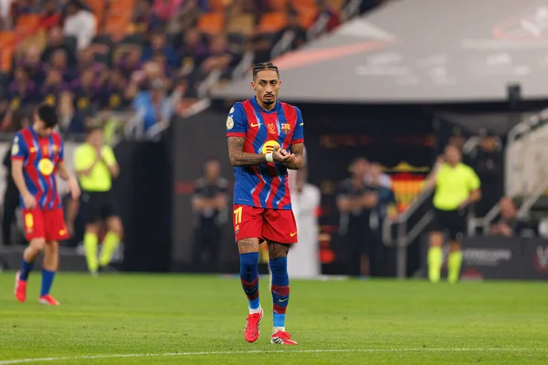 Raphinha, FC Barcelona ile Athletic Club (Maciej Rogowski / Ball Raw Images) arasında oynanan İspanya Süper Kupası Yarı final maçında görüldü.)