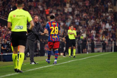 Hansi Flick ve Roony Bardghji, FC Barcelona ile Athletic Club (Maciej Rogowski / Ball Raw Images) arasında oynanan İspanya Süper Kupası yarı final maçında gol attıktan sonra kutlama yaparken görüldü.)