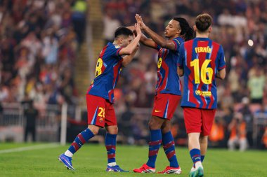 Roony Bardghji ve Jules Kounde, İspanya Süper Kupası yarı final maçında FC Barcelona ve Athletic Club (Maciej Rogowski / Ball Raw Images) arasında gol attıktan sonra kutlama yaparken görüldü.)