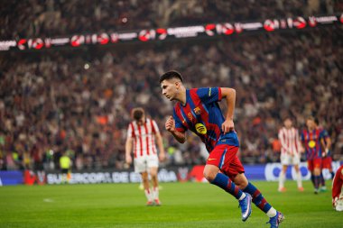 Roony Bardghji, FC Barcelona ile Athletic Club (Maciej Rogowski / Ball Raw Images) arasında oynanan İspanya Süper Kupası yarı final maçında gol attıktan sonra kutlama yaparken görüldü.)