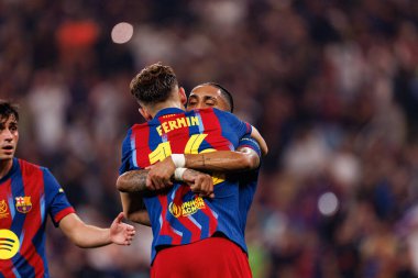 Fermin Lopez ve Raphinha, FC Barcelona ile Athletic Club (Maciej Rogowski / Ball Raw Images) arasında oynanan İspanya Süper Kupası yarı final maçında gol attıktan sonra kutlama yaparken görüldü.)