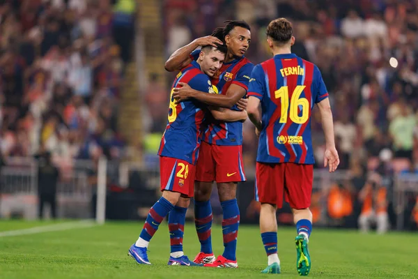 Roony Bardghji ve Jules Kounde, İspanya Süper Kupası yarı final maçında FC Barcelona ve Athletic Club (Maciej Rogowski / Ball Raw Images) arasında gol attıktan sonra kutlama yaparken görüldü.)