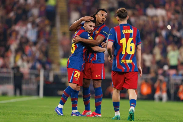 Roony Bardghji ve Jules Kounde, İspanya Süper Kupası yarı final maçında FC Barcelona ve Athletic Club (Maciej Rogowski / Ball Raw Images) arasında gol attıktan sonra kutlama yaparken görüldü.)