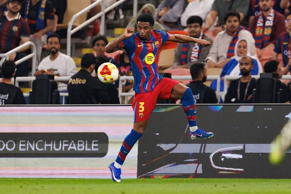 Alejandro Balde, FC Barcelona ile Athletic Club (Maciej Rogowski / Ball Raw Images) arasında oynanan İspanya Süper Kupası yarı final maçında görüldü.)