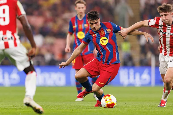 Pedri ve Mikel Jauregizar İspanya Süper Kupası yarı final maçında FC Barcelona ve Atletizm Kulübü (Maciej Rogowski / Ball Raw Images) arasında görüldü.)