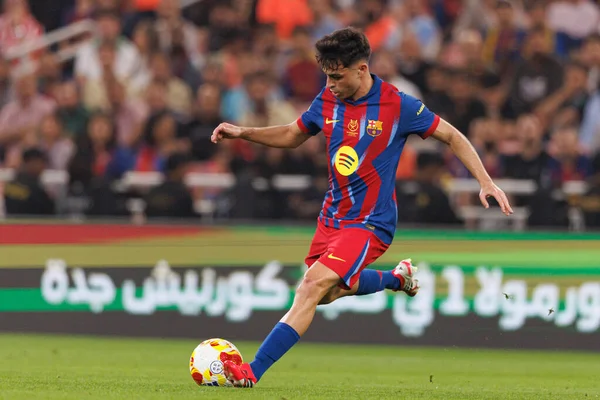 Pedri, FC Barcelona ile Athletic Club (Maciej Rogowski / Ball Raw Images) arasında oynanan İspanya Süper Kupası Yarı final maçında görüldü.)