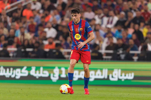 Pedri, FC Barcelona ile Athletic Club (Maciej Rogowski / Ball Raw Images) arasında oynanan İspanya Süper Kupası Yarı final maçında görüldü.)