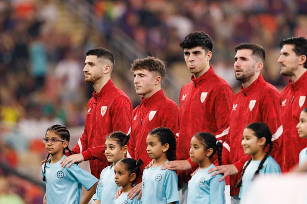 Oihan Sancet ve Mikel Jauregizar, FC Barcelona ile Athletic Club (Maciej Rogowski / Ball Raw Images) arasında oynanan İspanyol Supercup Yarı final maçında görüldü.)