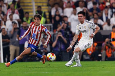 Giuliano Simeone ve Franco Mastantuono, Atletico de Madrid ve Real Madrid (Maciej Rogowski / Ball Raw Images) arasında oynanan İspanya Süper Kupası yarı final maçında görüldü.)