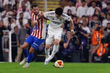 David Hancko ve Franco Mastantuono, Atletico de Madrid ve Real Madrid (Maciej Rogowski / Ball Raw Images) arasında oynanan İspanya Süper Kupası yarı final maçında görüldü.)